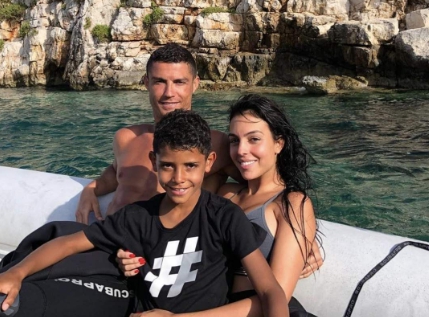 c罗有多少跑车,C罗6000万欧买新飞机