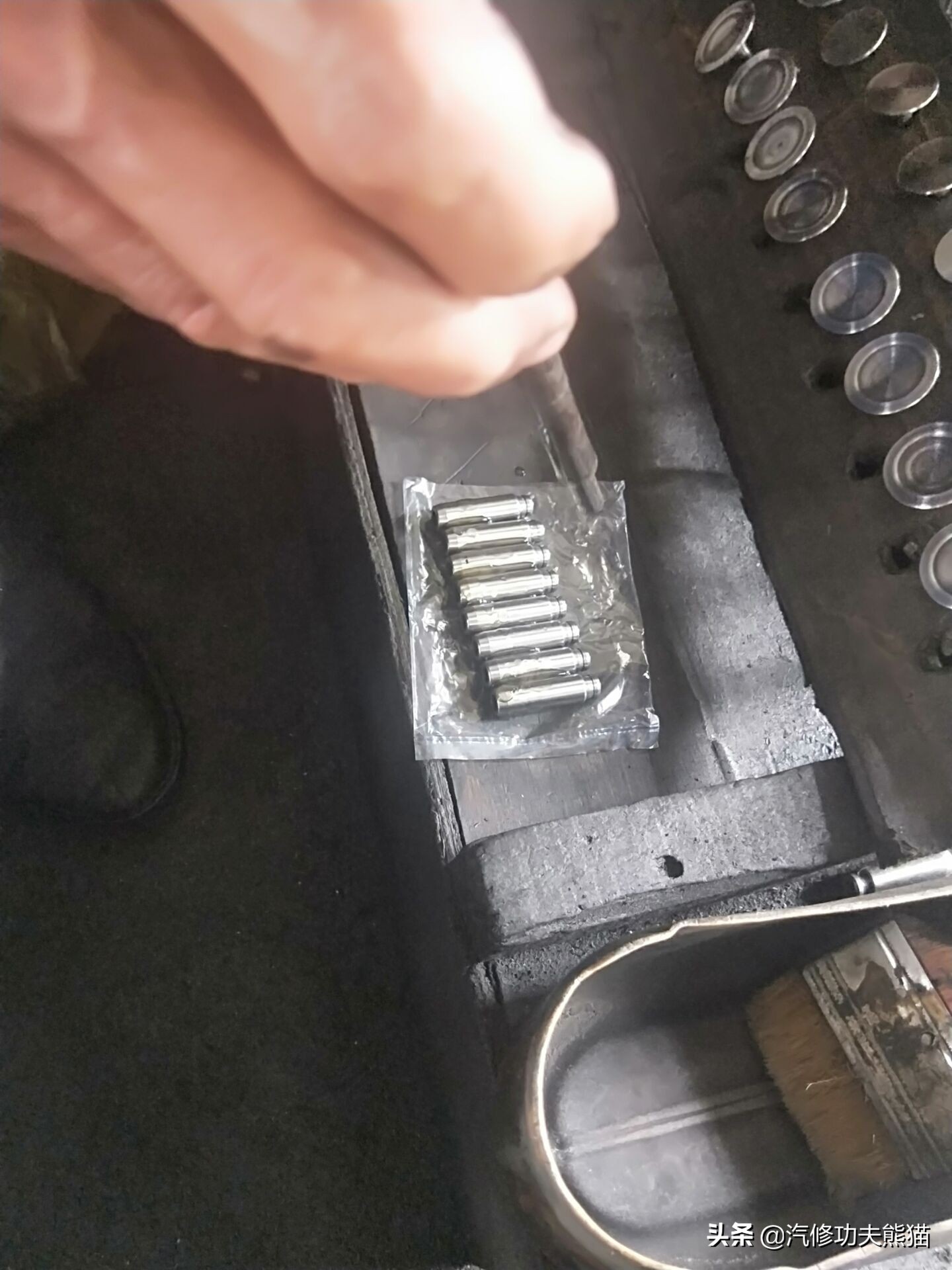 07年奥迪a6轻微烧机油怎么解决,奥迪2007款a6烧机油的原因