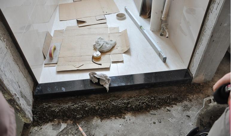 过门石怎样摆放硬币,过门石下面都摆放什么