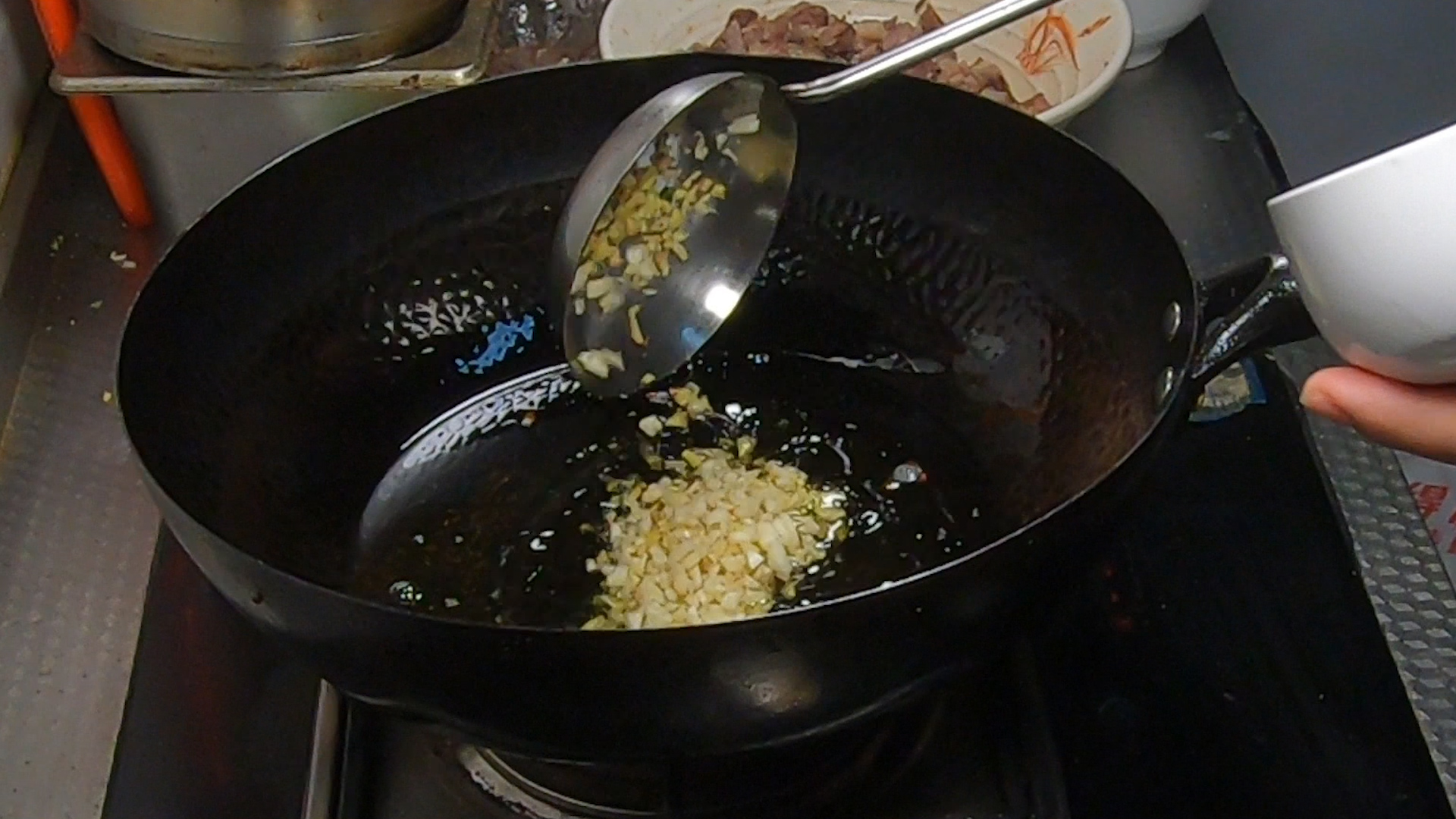 香菇牛肉酱二元一罐,香菇牛肉酱方便携带一小盒