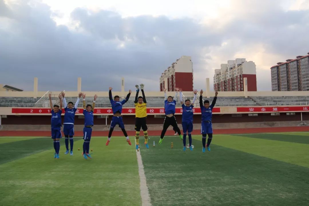 定边县东关小学足球队比赛视频,榆林市定边县第三中学足球联赛