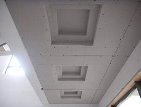 石膏板吊顶还没做漆就起霉斑,石膏板吊顶时间长了会怎样