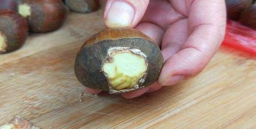 怎么剥生板栗剥得快,生板栗怎样更好剥皮