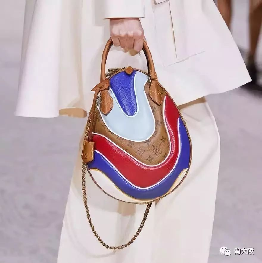 代购了个lv包包,国外代购香奶奶的包包