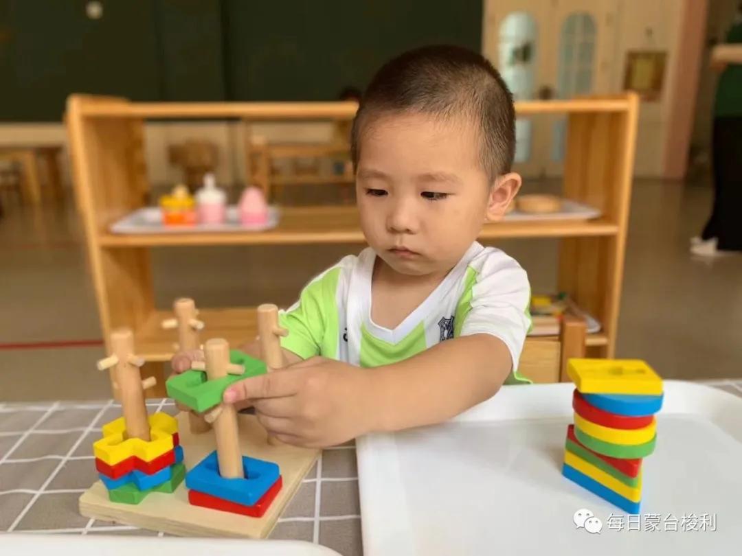 蒙台梭利怎么和儿童沟通,蒙特梭利对孩子犯错怎么批评