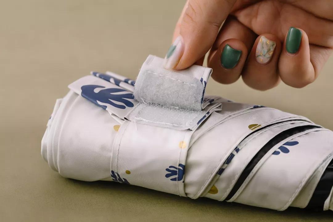 这款口袋伞真够“变态”的！顶着蕉下联名款大旗，做着便宜的勾当