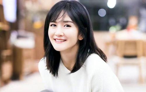 谢娜秀马甲线怀二胎,谢娜挺孕肚的照片