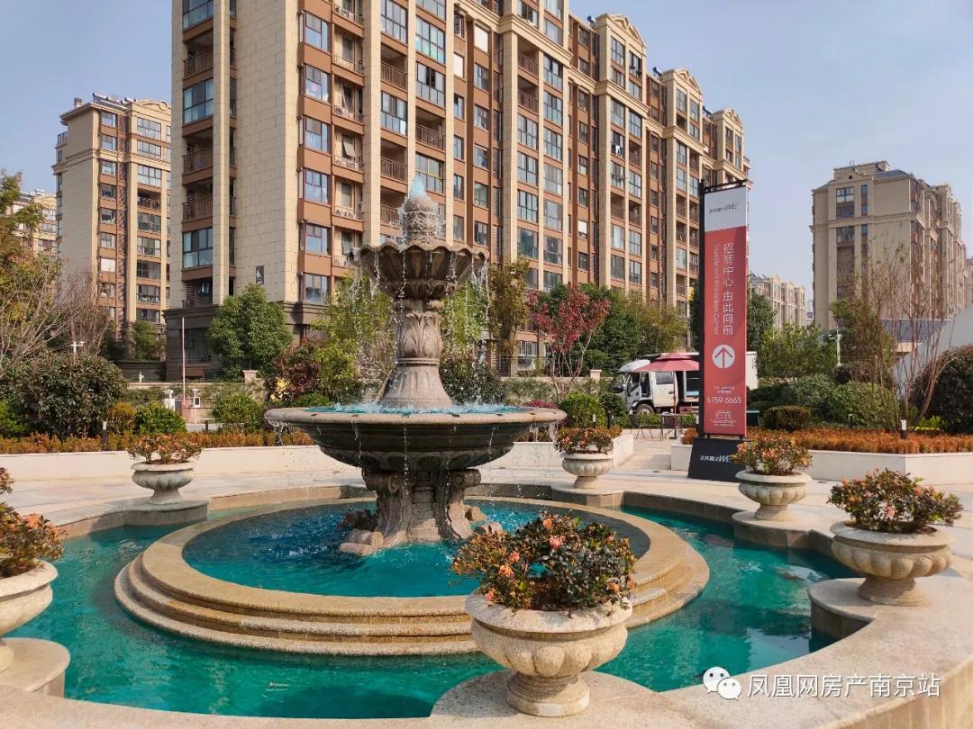 小区的开心农场,小区住户在院内玩开心农场