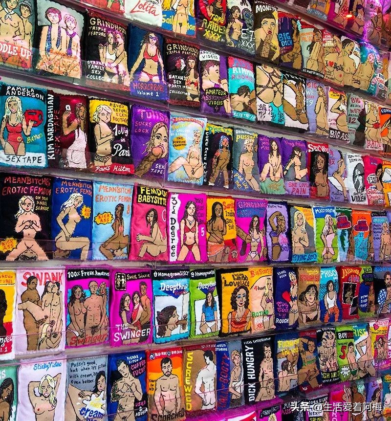 她开了间超市，卖的东西却全是假的，9000件商品，竟被一抢而空