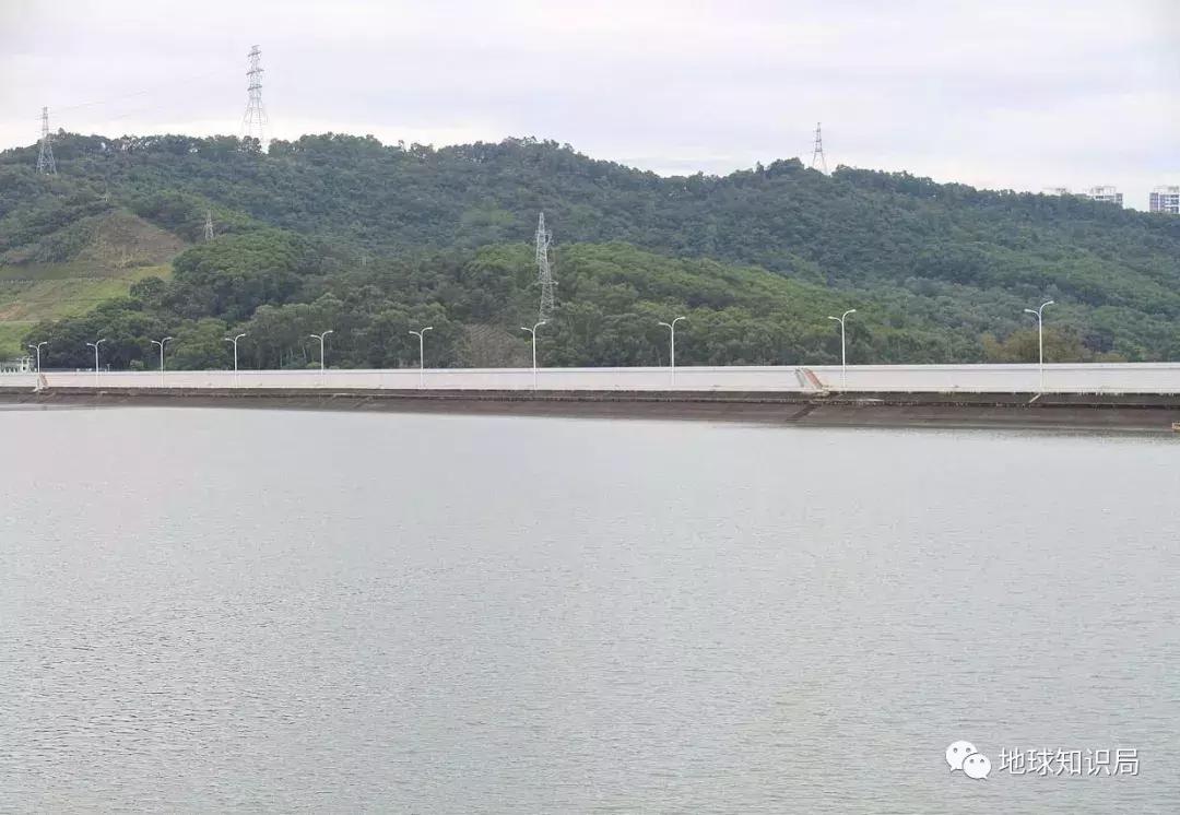 香港有多繁华是由英国带动的吗,香港有什么产业支撑