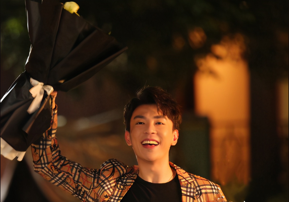 怎么追回已经有新欢很冷淡的前任,女生追回前任的最佳方法在手机上