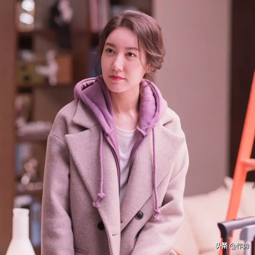 都挺好的朱丽穿的大衣是啥牌子,挺好里的二嫂