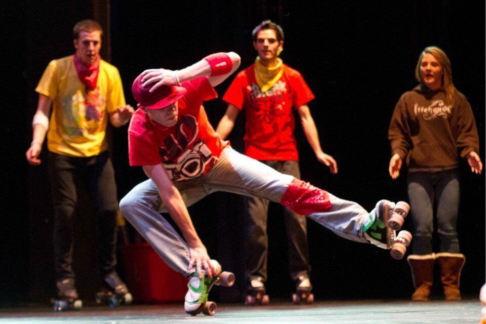 成人轮滑单排还是双排好,为什么双排轮滑更锻炼人