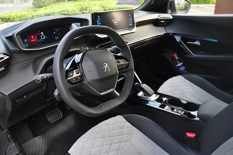 东风标致有一款动力强的车,驾驶感受最好的纯电动suv