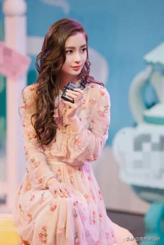 高腰梨形裙杨幂,镂空花朵裙杨幂穿搭