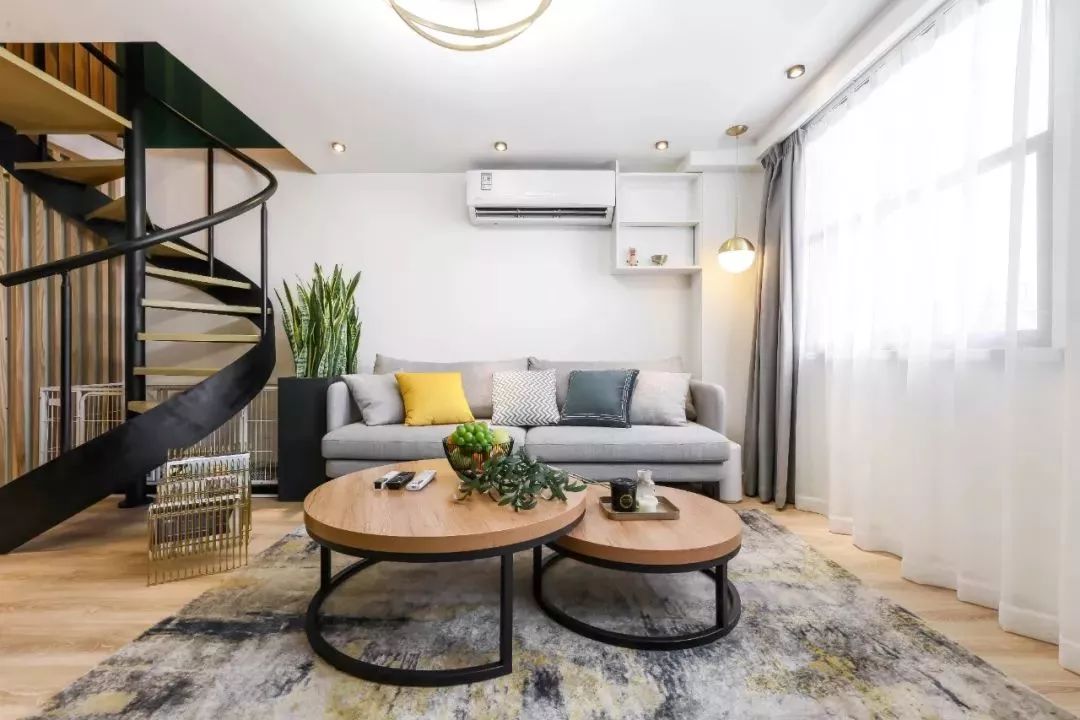 64㎡现代轻奢公寓，买了小复式，这样装修好精致