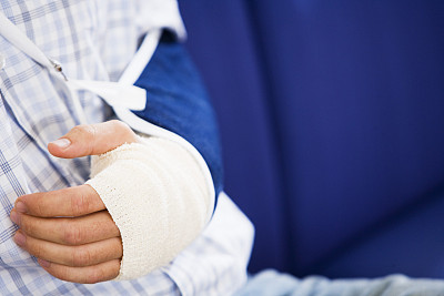 劝架都被打伤怎么办,劝架被打有无赔偿