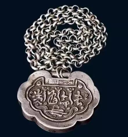 古代双寿长命锁,古人颈饰长命锁