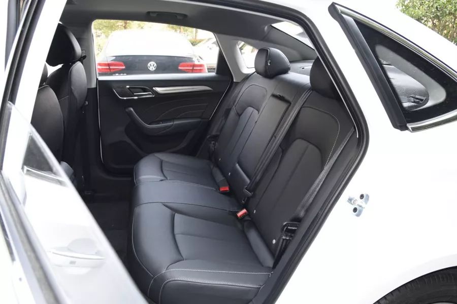 荣威i6plus官图发布外观和配置,荣威i6plus旗舰版落地价