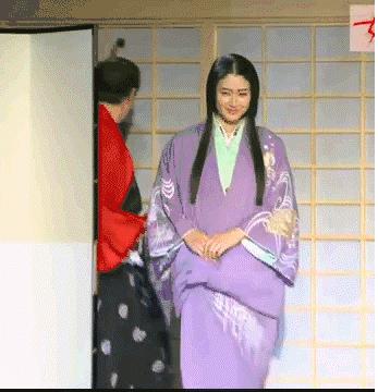 宝冢歌剧团男役可爱片段,宝冢歌剧团男役展示魅力