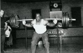 被人遗忘的卧推之王，从囚犯到世界冠军-吉姆·威廉姆斯