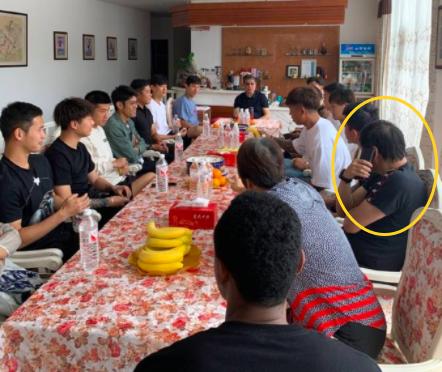 上海国脚看望徐根宝,徐根宝国脚回母校视频