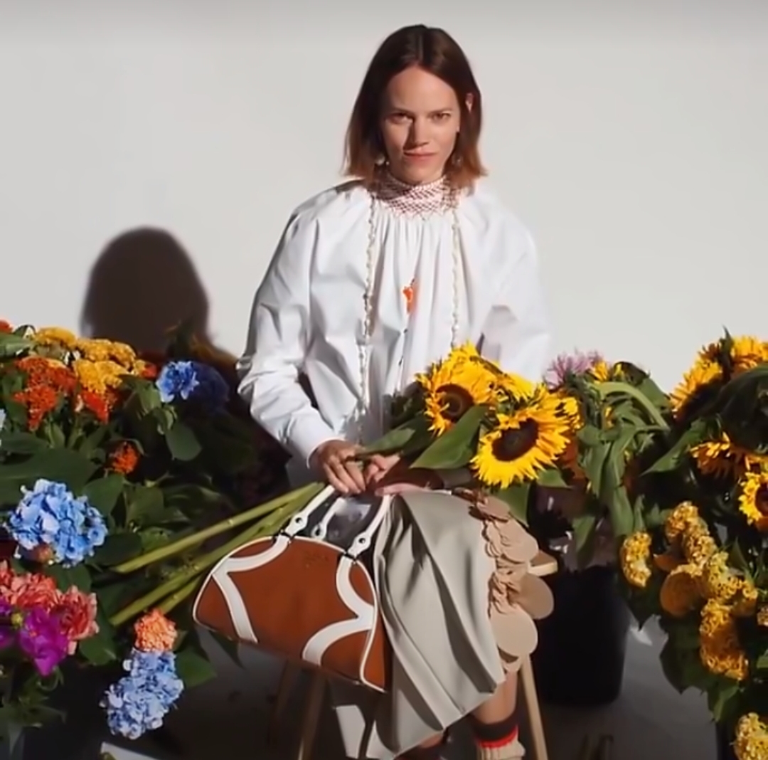 女王节，Prada鲜花让时尚破格融入日常