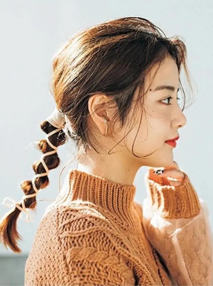 丝巾有什么时髦的使用方法,夏天系丝巾怎样发朋友圈