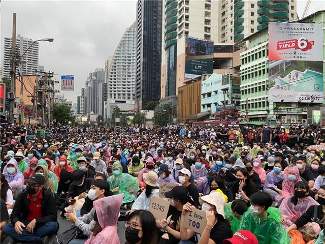 泰王玛哈奢靡,玛哈国王的奢靡生活
