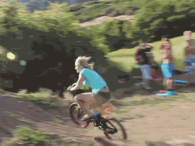 搞笑gif段子兄弟你把我吓到了,搞笑gif段子实在是猝不及防啊