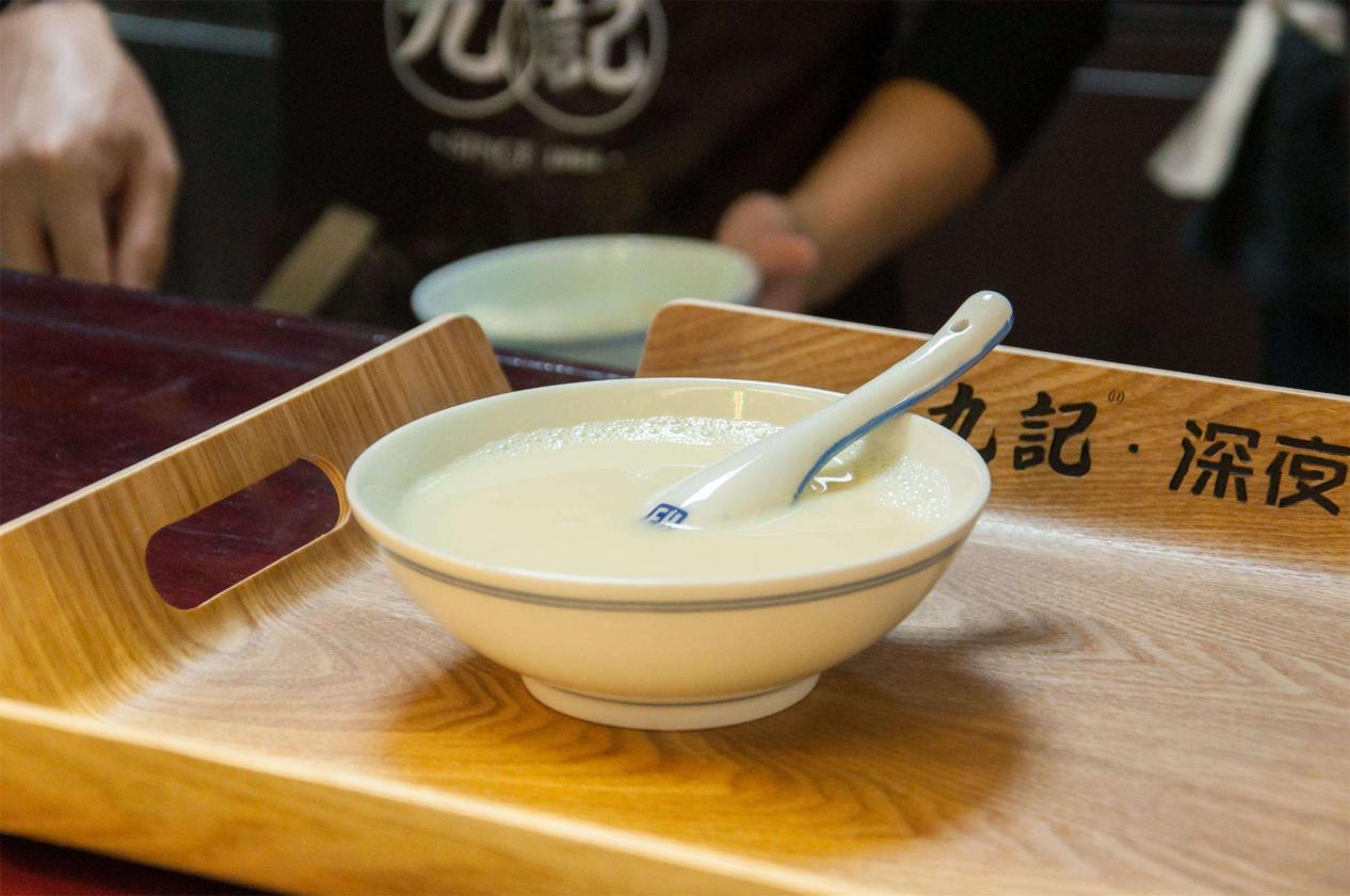 为什么豆浆机打出来的豆浆有点涩,自己榨豆浆为什么喝起来有点涩