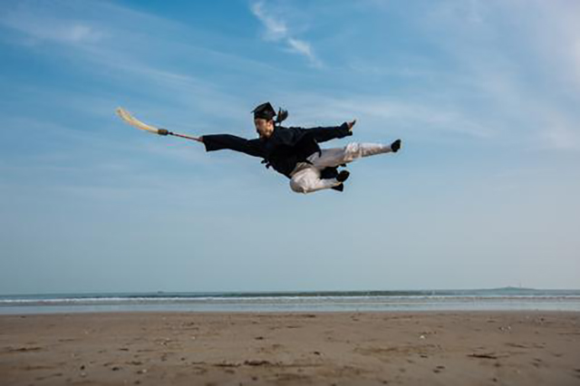 4米高墙一跃而上！陈师行再现轻功绝学，不同于闫芳雷公之流