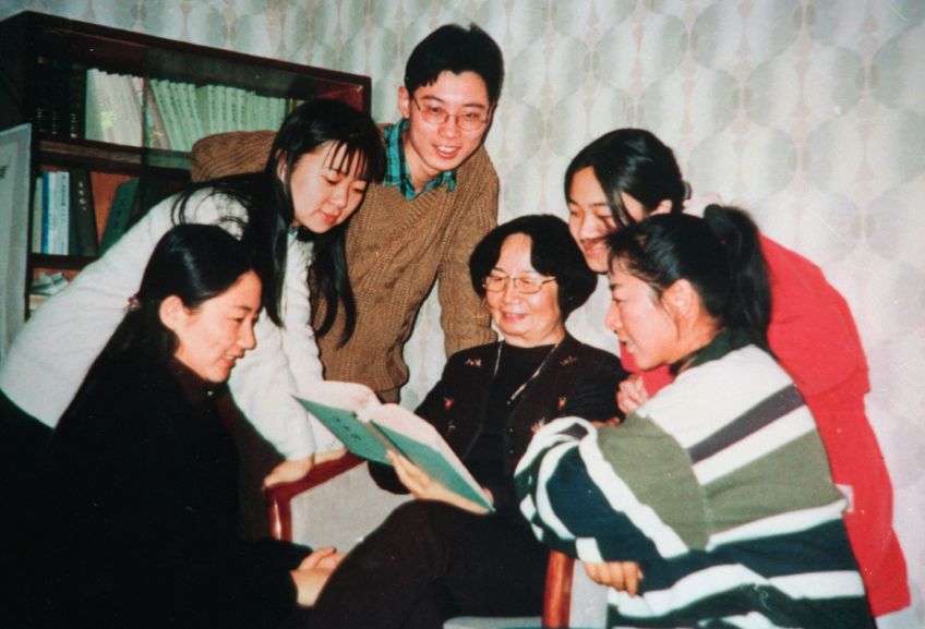 被誉为“中国最后的女先生”，但她的力量不止于此