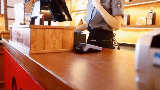 重庆第①家正版餐酒博物馆来了！1000+酒水，50+简餐，嗨翻16h