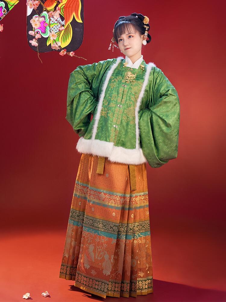 今年最新款的汉服冬天穿的,冬季汉服女保暖加厚全套