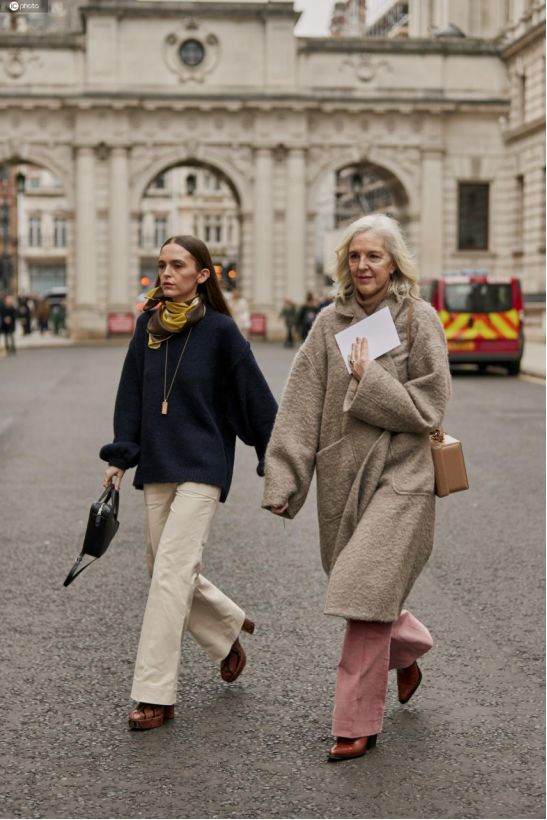 保暖又柔和的围巾系法很有气质哦,围巾保暖时尚的系法