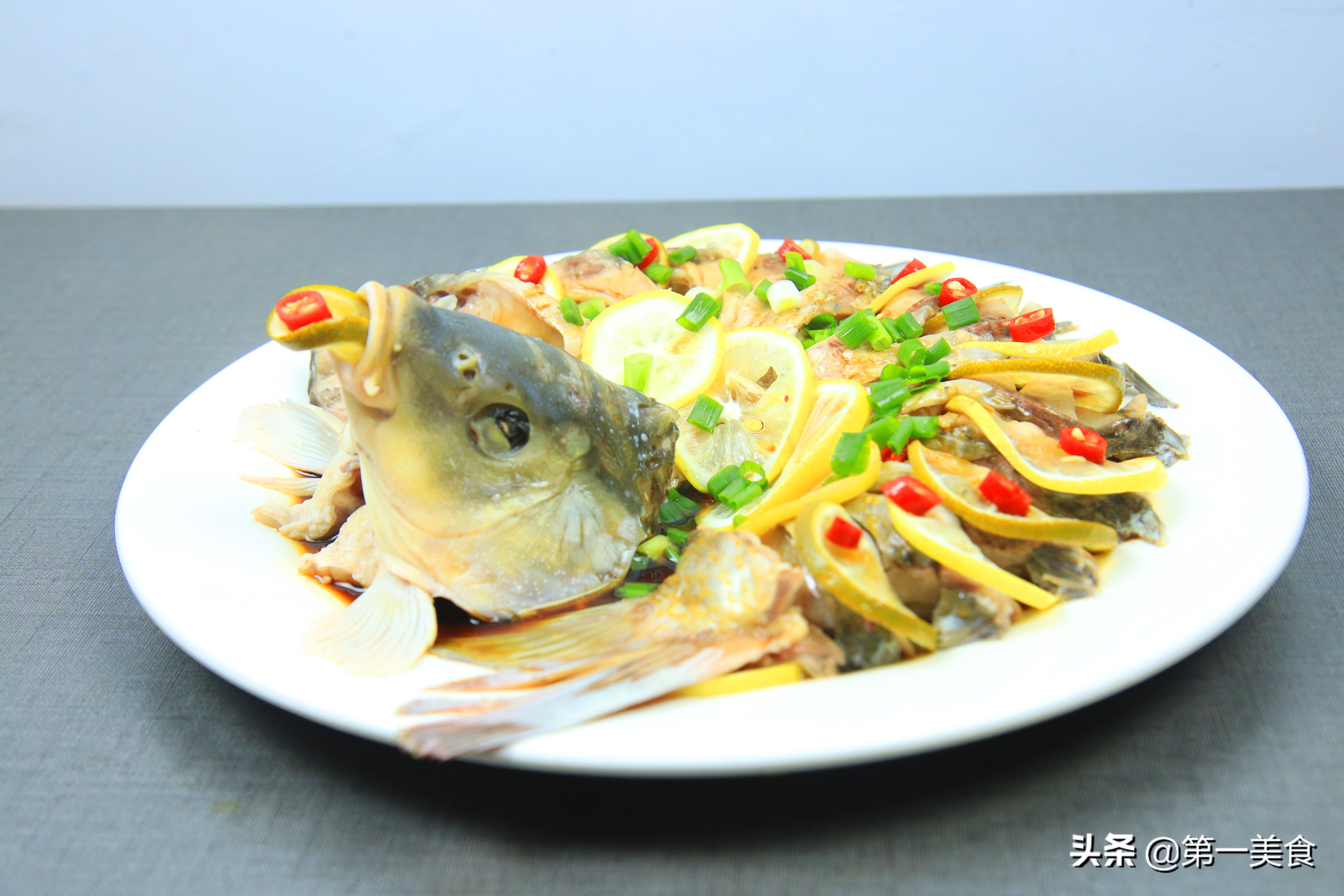 盐水柠檬鱼怎么做,柠檬鱼的正宗教程