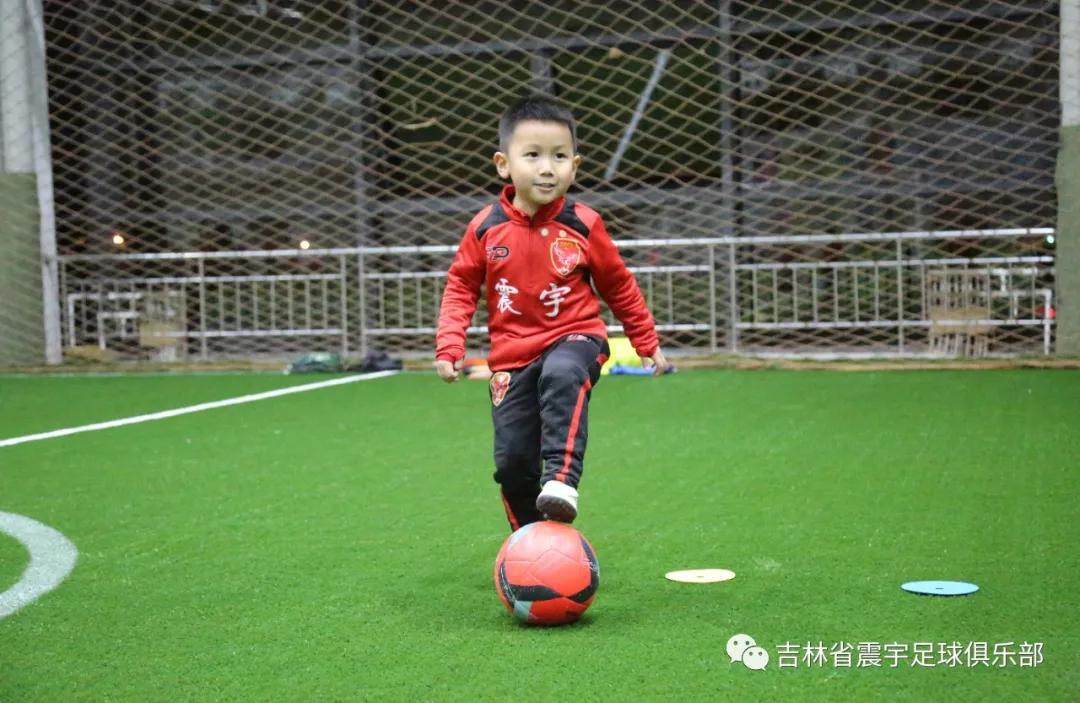 新奇之余,皆是寄望——震宇足球进驻农博园搏一搏室内足球场