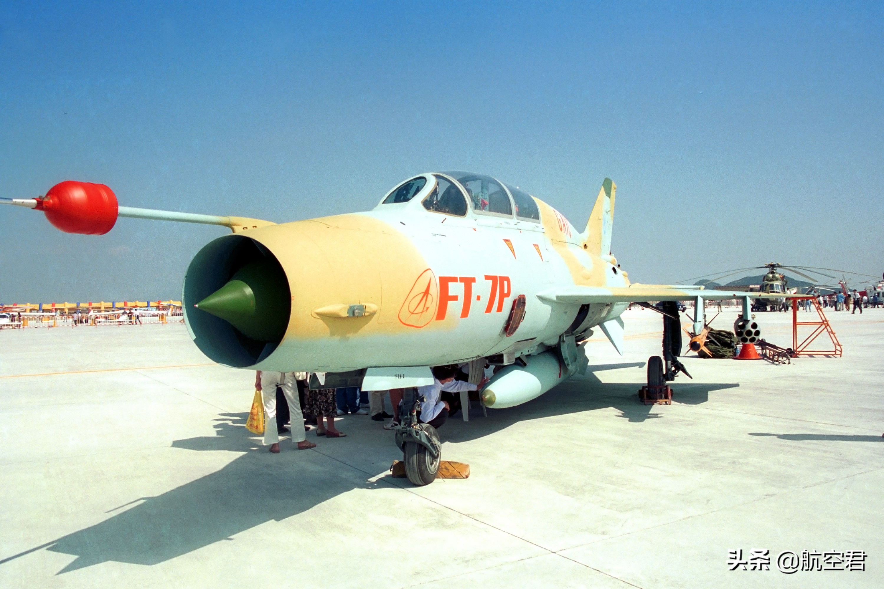 我与祖国共成长,从拍飞机的摄影器材一撇生活品质的迅速提高