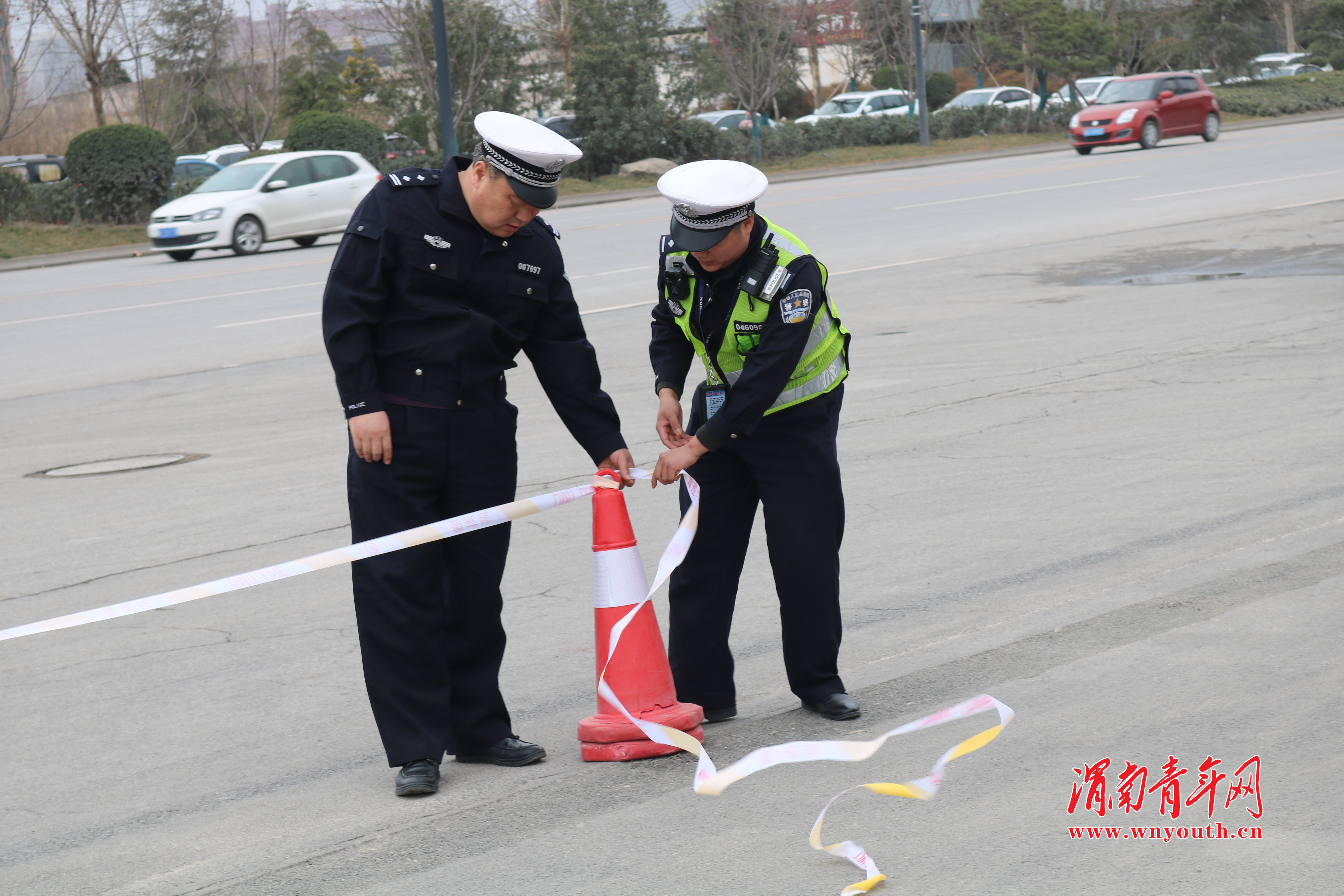 渭南高新交警大队圆满完成2019中甲陕西大秦之水首场足球赛安保任务