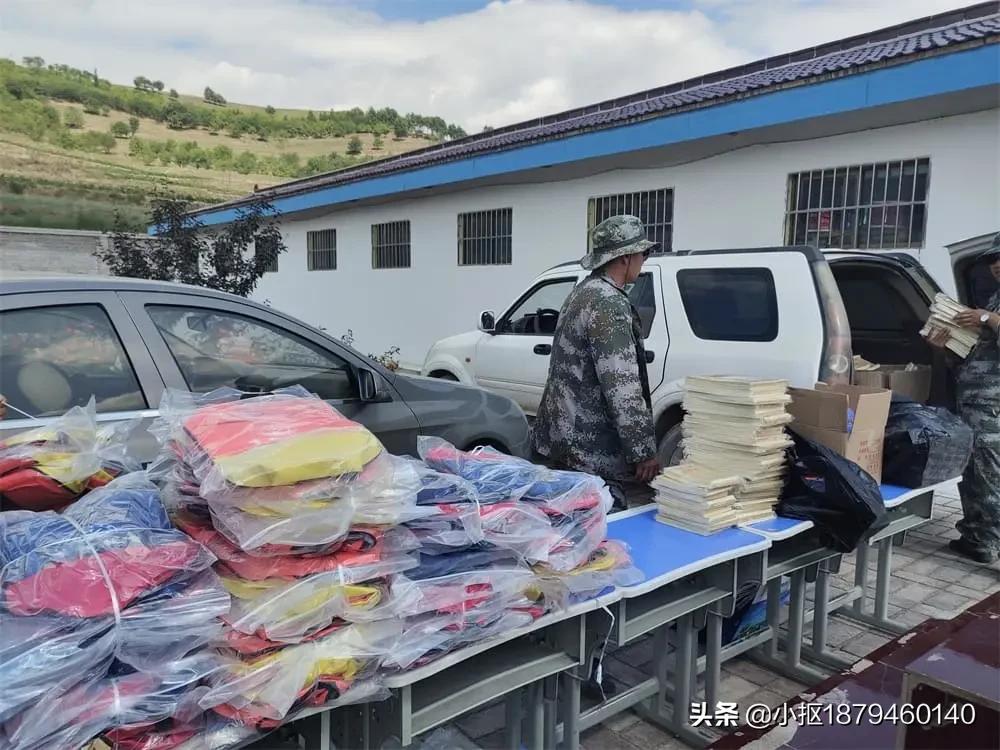 2021年李锋教育「成长不烦恼」第十二天夏令营之传递爱心扶贫助学