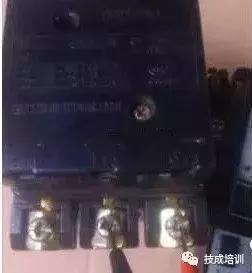 怎么用万用表测量三相电漏电,三相电用万用表测量线路好坏