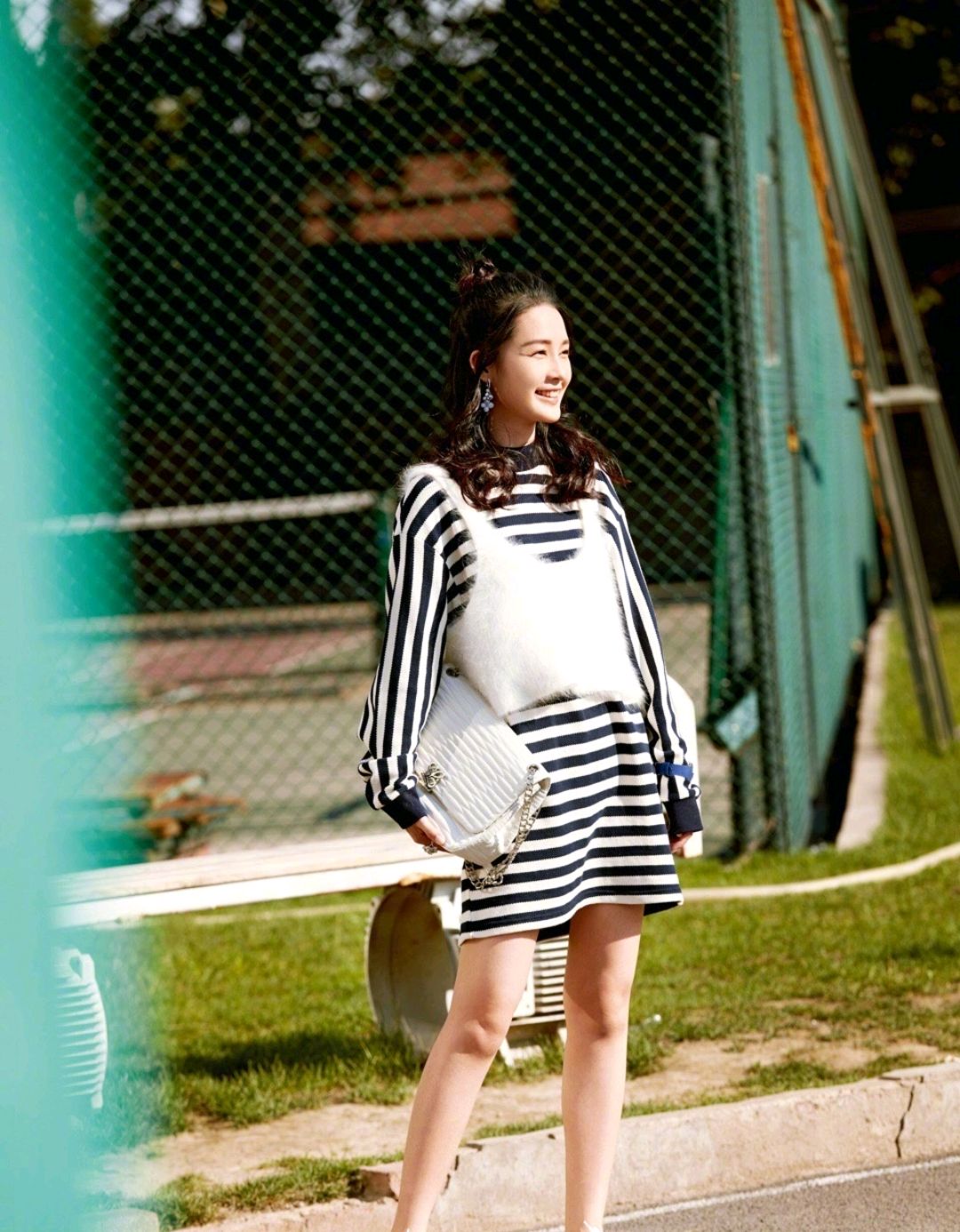 李沁的穿搭绿色西装,李沁穿黑色西装裙最新