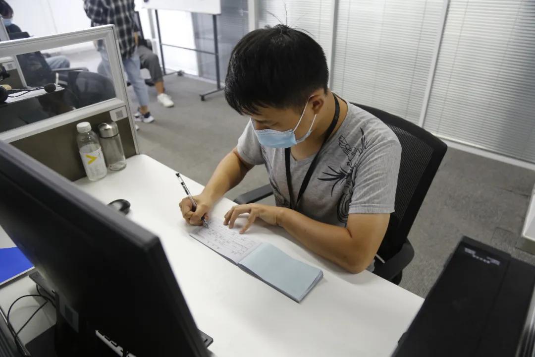 「我爱你，纳杰」一群人一件事一条心