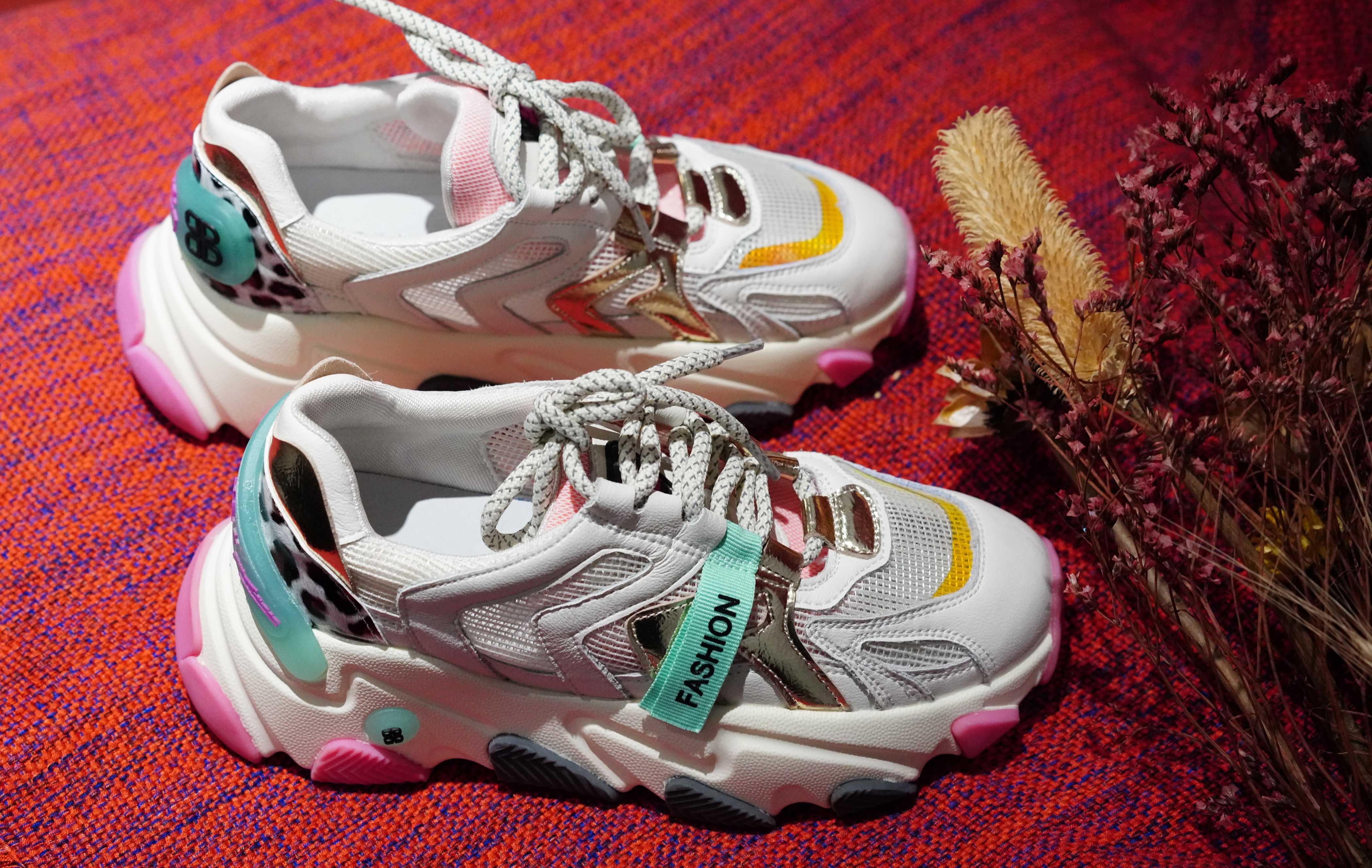 夏季哪款老爹鞋穿显脚秀气,最洋气夏季老爹鞋