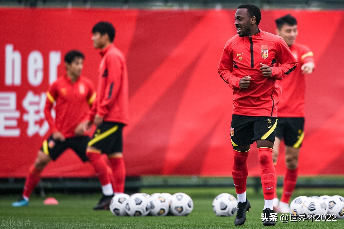 国足主帅李铁出席12强赛第三轮,国足主教练李铁的执教能力怎么样