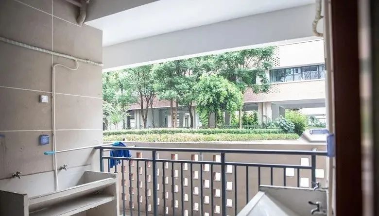 重庆环境最好的学校,重庆哪所学校宿舍和伙食最好