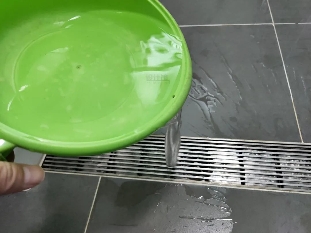 马桶反味怎么办?找出原因对症下药!也许倒点水就好了