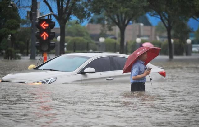 鸿星尔克捐款2000万直播间卖货,鸿星尔克再捐一亿直播间