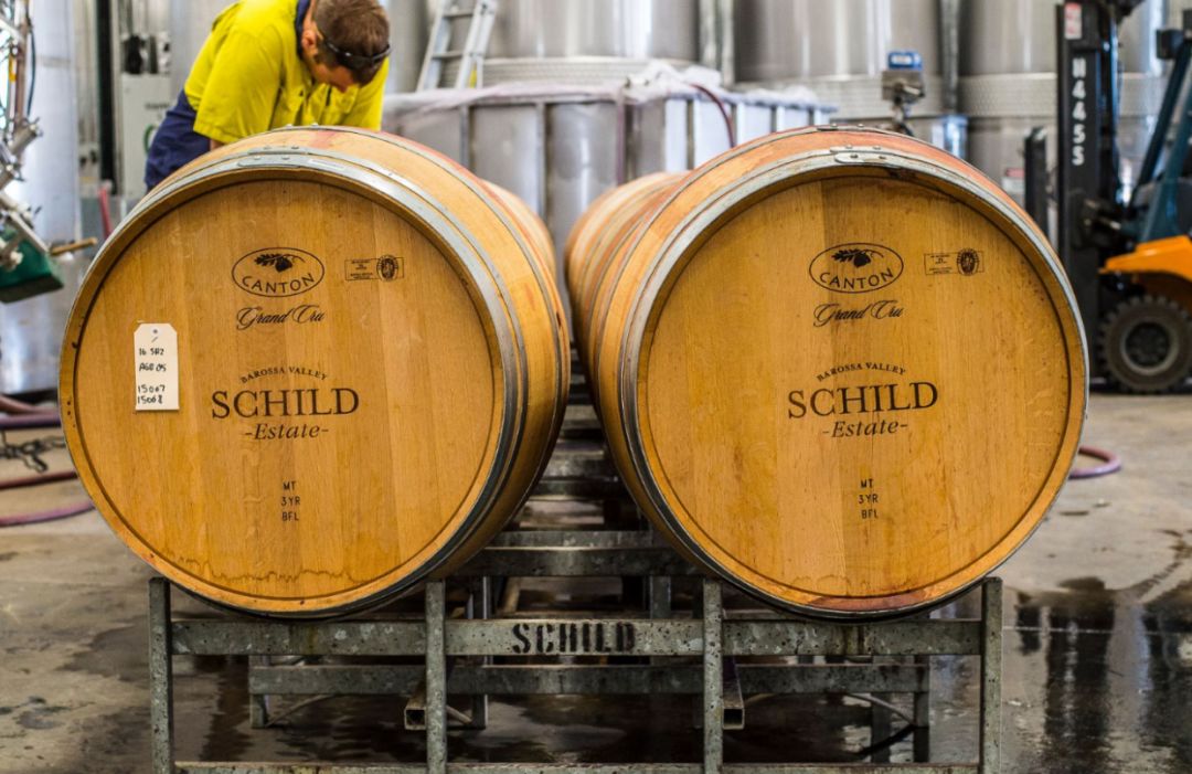 葡萄酒进了橡木桶，就像女人进了美容院